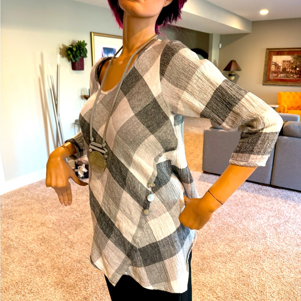Habitat gauze gray and white tunic women’s top